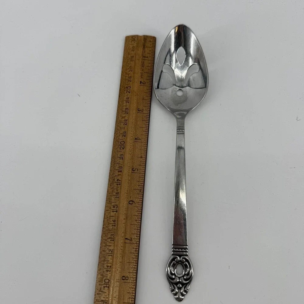 Oneida 1881 Rogers Pierced Serving Spoon Baroque Rose‎ Stainless Steel 8.25